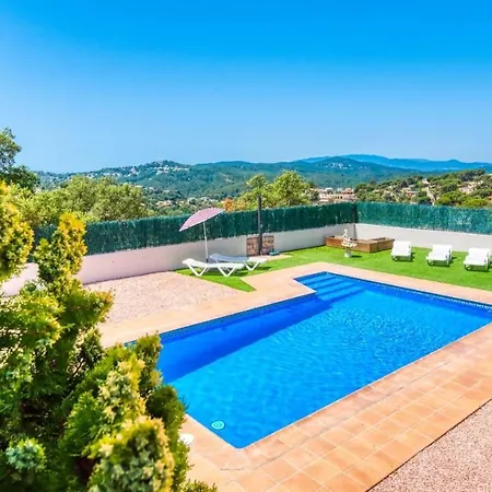 Caules Sleeps 8 Wifi * Lloret de Mar